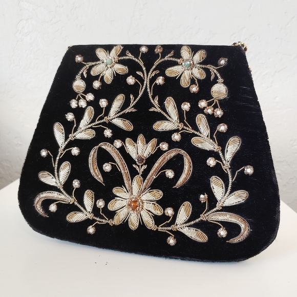 Vintage Velvet Embroidered Sudha Crossbody Purse - Picture 1 of 6